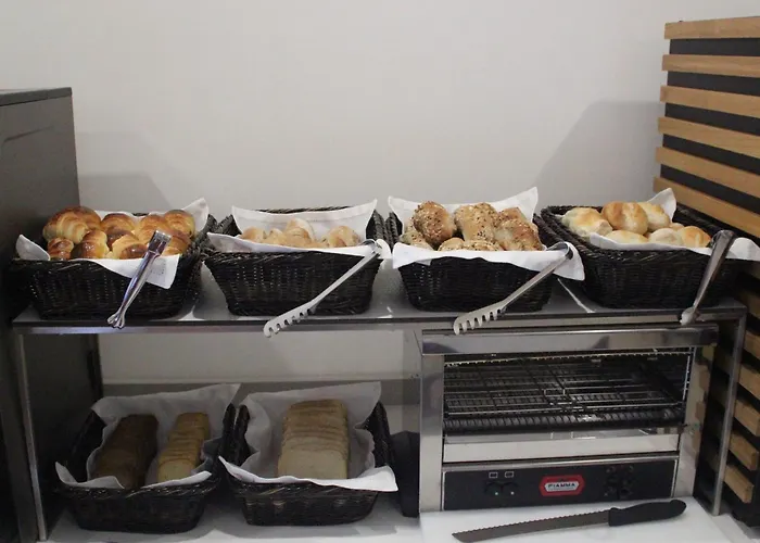 Dona Sofia فندق 3*